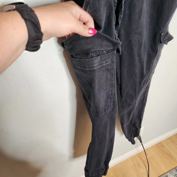 Almost Famous Black Stretch Denim Jogger Cargo Overalls. Size Large - Picture 7 of 16